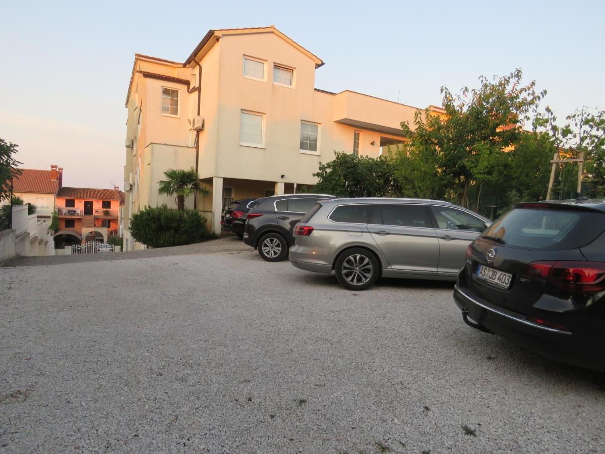 Apartments Villa Urbajs Vrsar Exterior foto